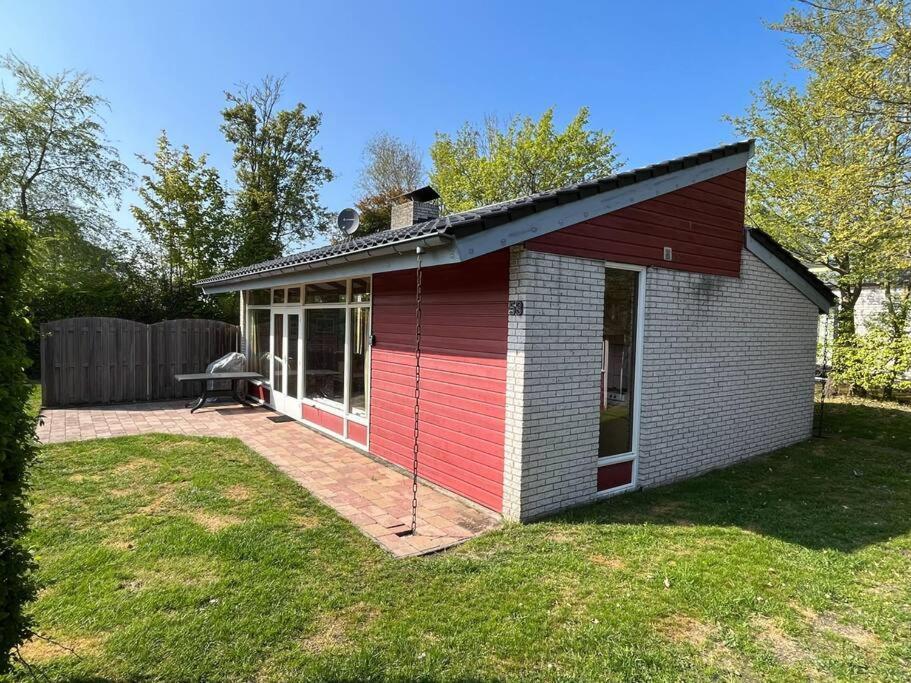 Knusse Bungalow Op Groen Park! Ouddorp Exterior photo
